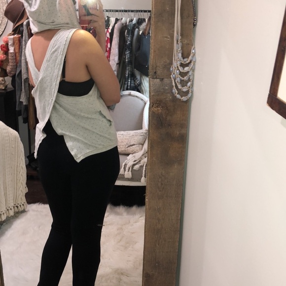 Vimmia size medium athletic hooded top - Picture 4 of 7